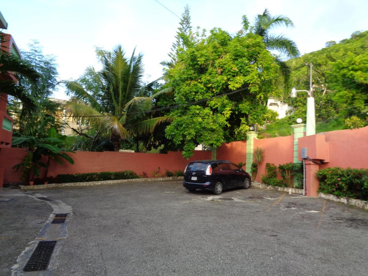 Tropical Court Hotel Montego Bay Extérieur photo