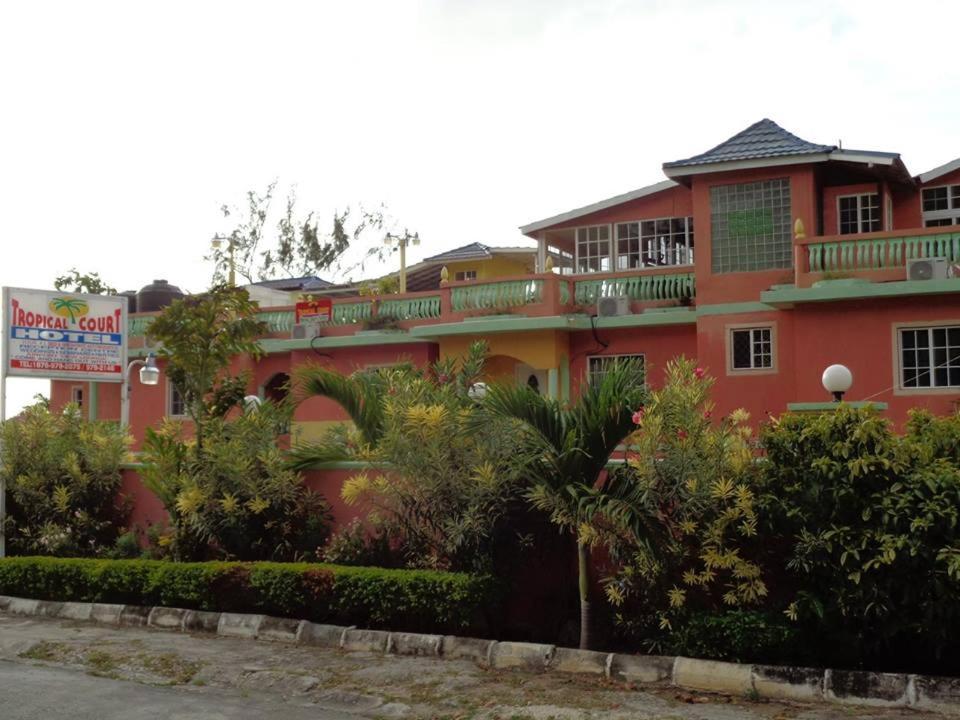 Tropical Court Hotel Montego Bay Extérieur photo