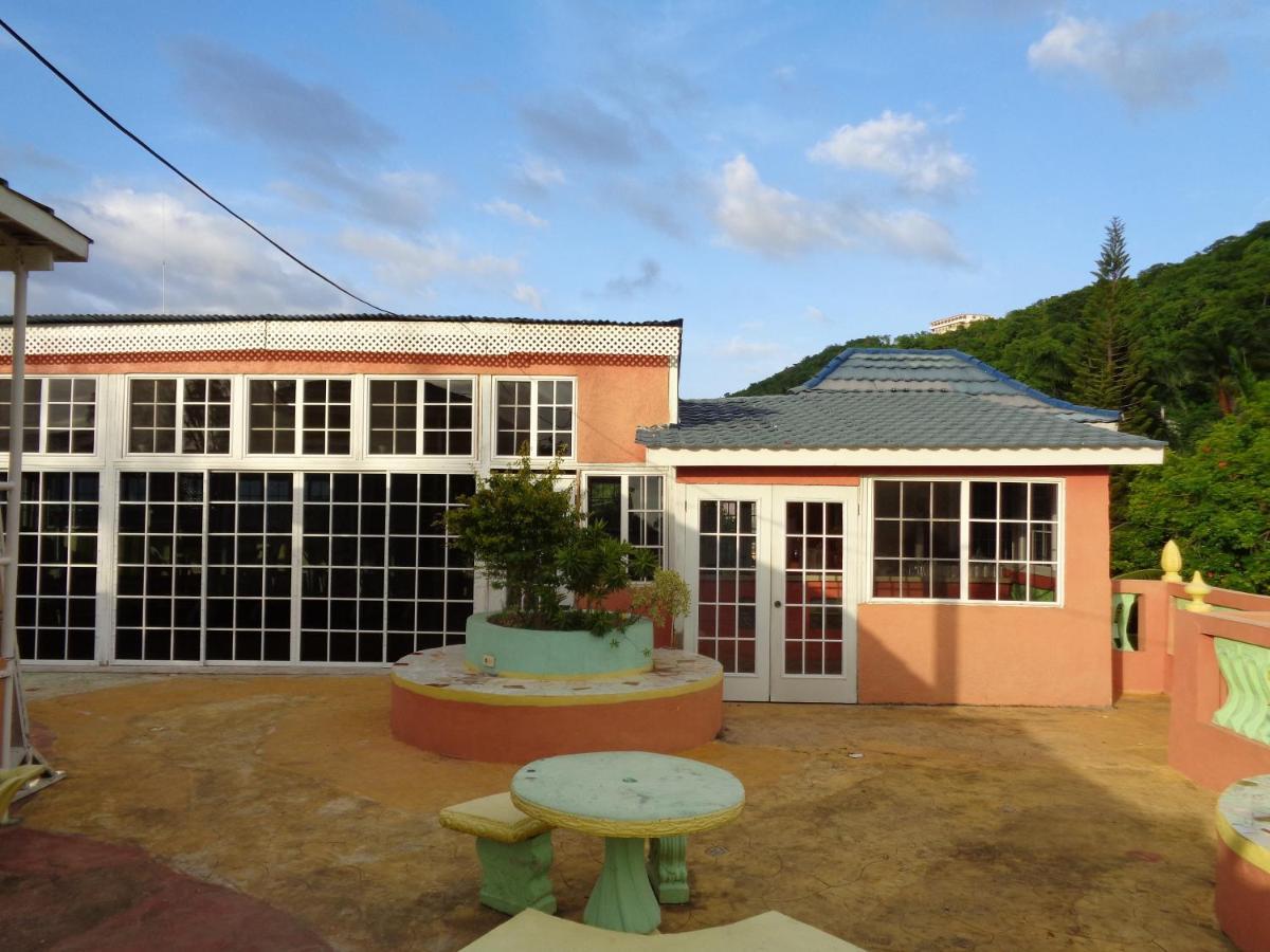 Tropical Court Hotel Montego Bay Extérieur photo